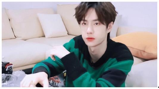 王一博吃瓜娱乐,揭秘明星幕后趣闻