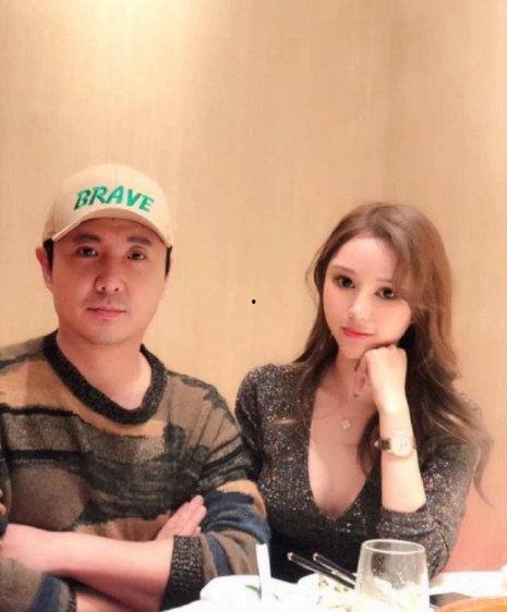 娱乐吃瓜君亚裔女性,亚裔女性在娱乐圈的崛起与挑战